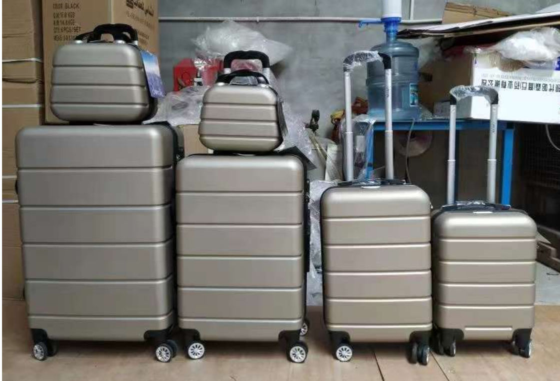 โรงงานจีน ขนส่งกระเป๋าเดินทาง 3 กระเป๋าเดินทาง รถกระบะชุดหลายฟังก์ชัน Tsa Lock Universal Wheel Baggage Set