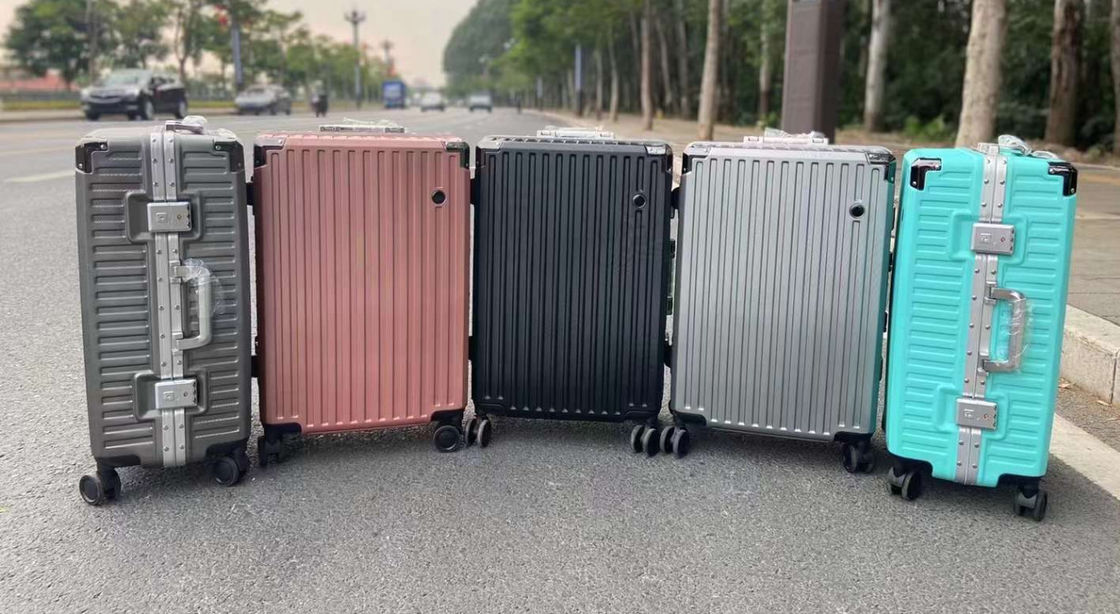 การออกแบบของลูกค้า อลูมิเนียมกรอบ กระเป๋าเดินทาง 24 นิ้ว Trolley Case Set Carry-Ons กระเป๋าเดินทาง เสียงเงียบ Universal Wheels