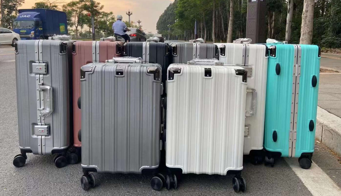 การออกแบบของลูกค้า อลูมิเนียมกรอบ กระเป๋าเดินทาง 24 นิ้ว Trolley Case Set Carry-Ons กระเป๋าเดินทาง เสียงเงียบ Universal Wheels