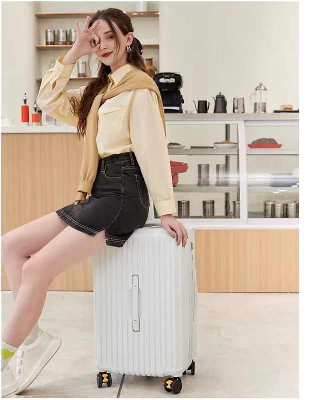 โรงงานออกแบบใหม่ ขายปลีก กระเป๋าเดินทางขนาดใหญ่ พกพาสะพายสินค้า PC ABS หนังแข็ง ล้อหมุน รวมล็อก